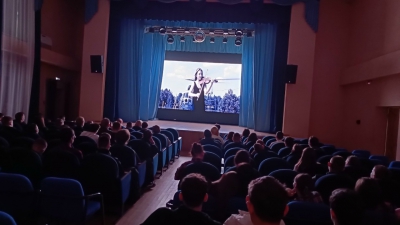 ПОД ОДНИМ НЕБОМ
