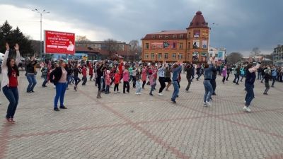 В Белогорске прошел флэш-моб к Международному Дню танца